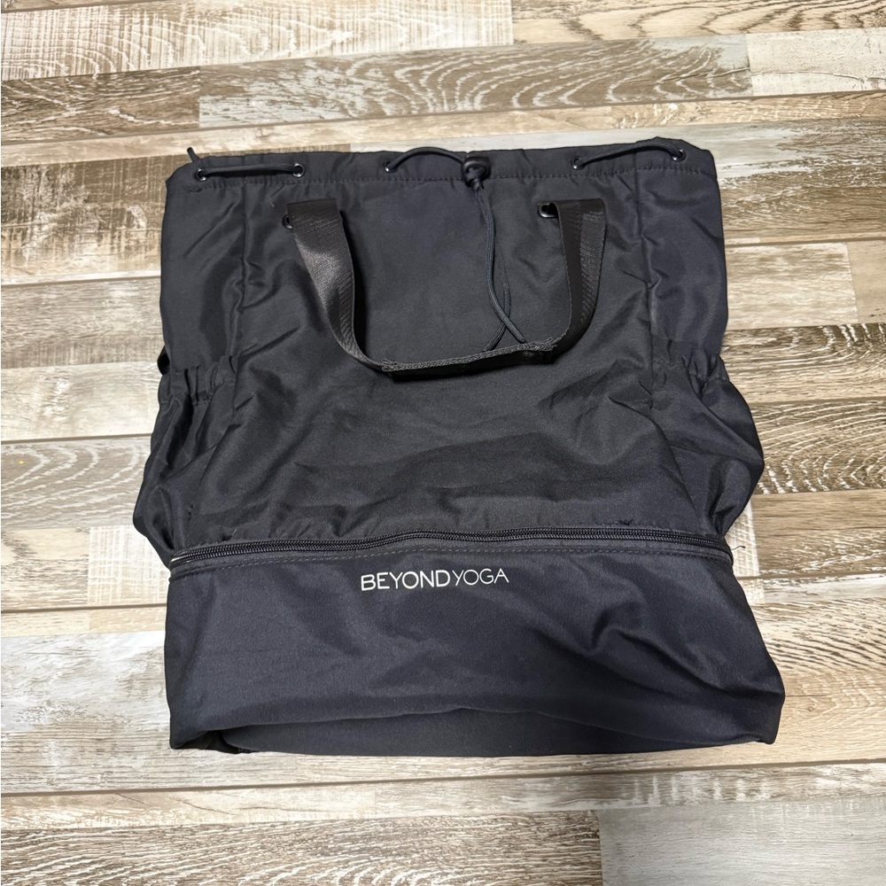 Beyond Yoga Black Convertible Gym Bag Zippered Compartment Drawstring Yoga